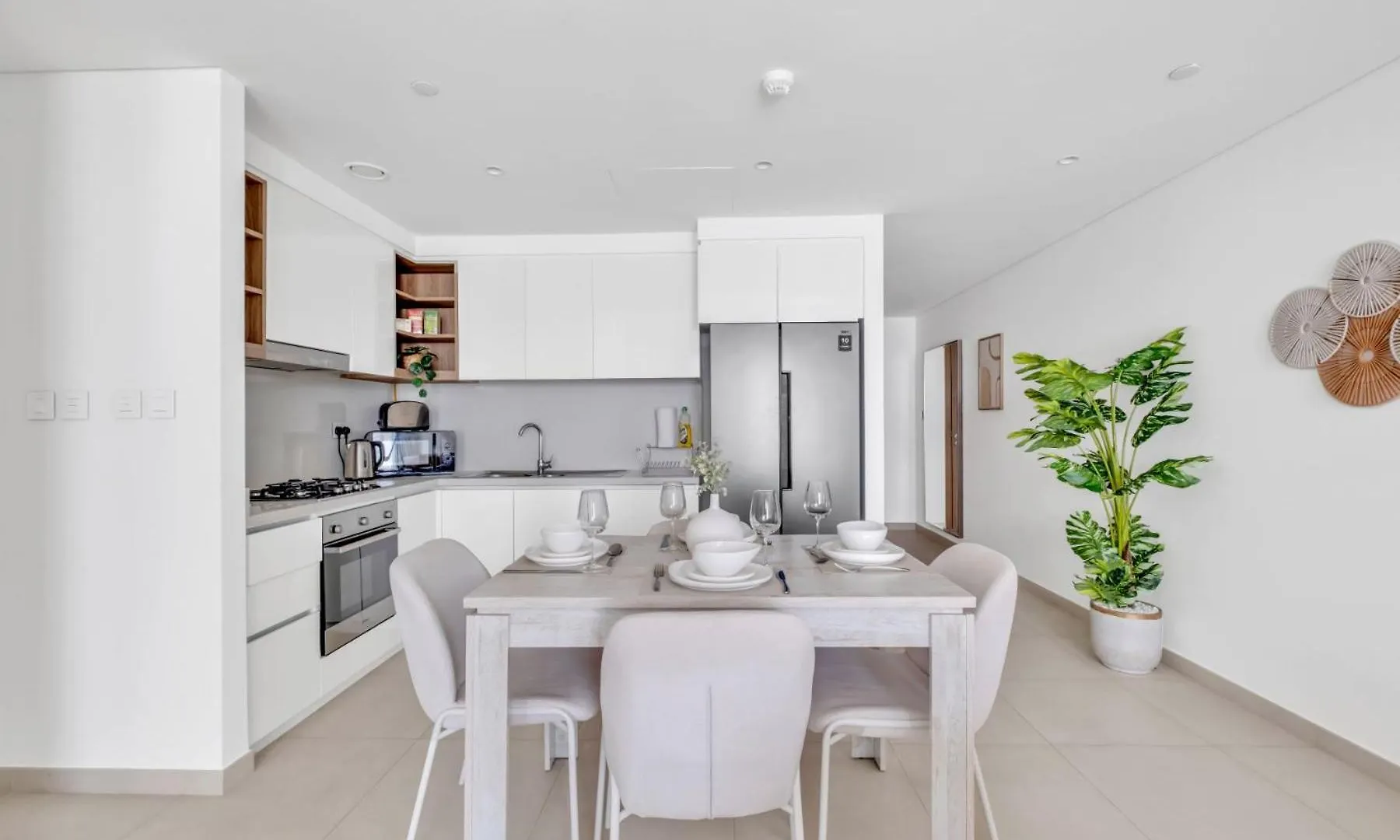 Steps From Dubai Mall With Sea Views Apartament