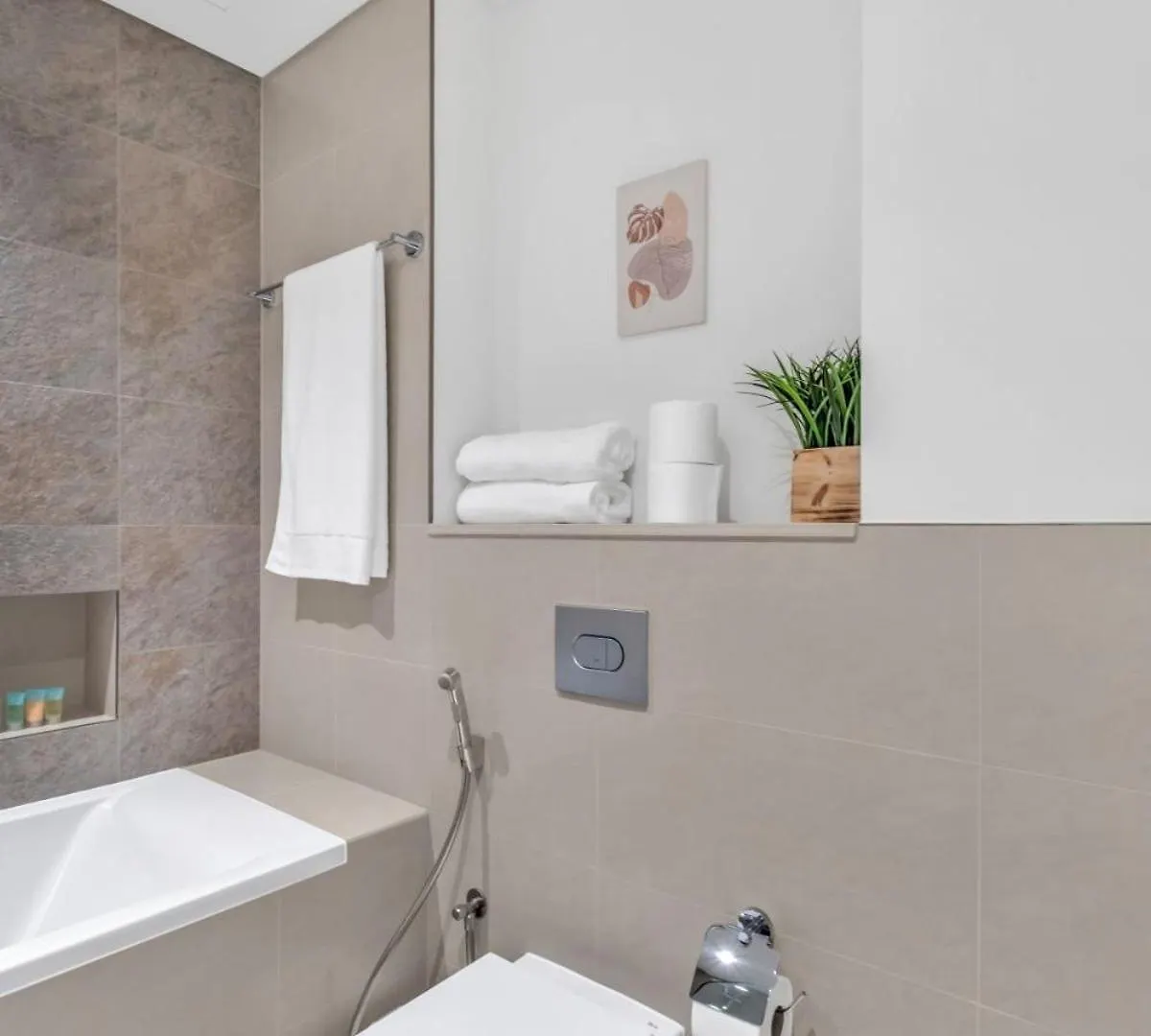 Steps From Dubai Mall With Sea Views Apartament